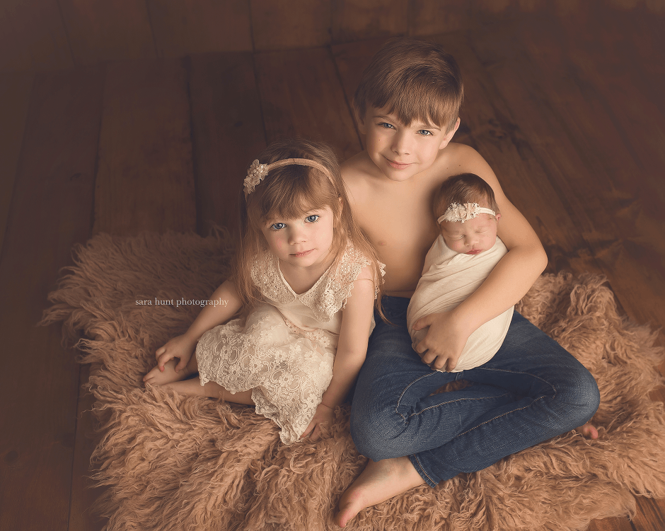 Sibling with newborn baby — Pearland, TX — Sara Hunt Photography