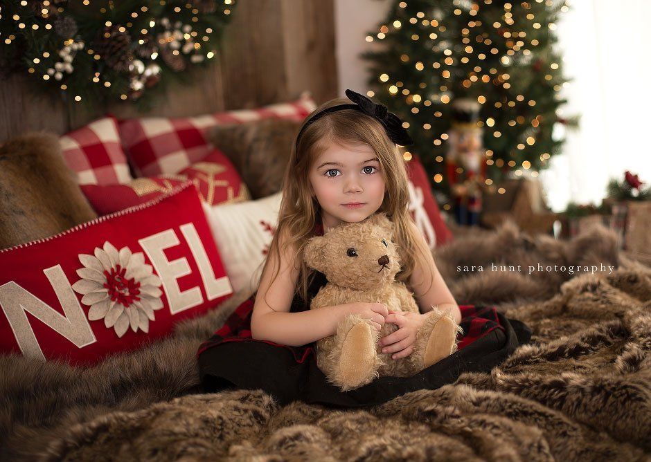Girl hugging a teddy bear — Pearland, TX — Sara Hunt Photography