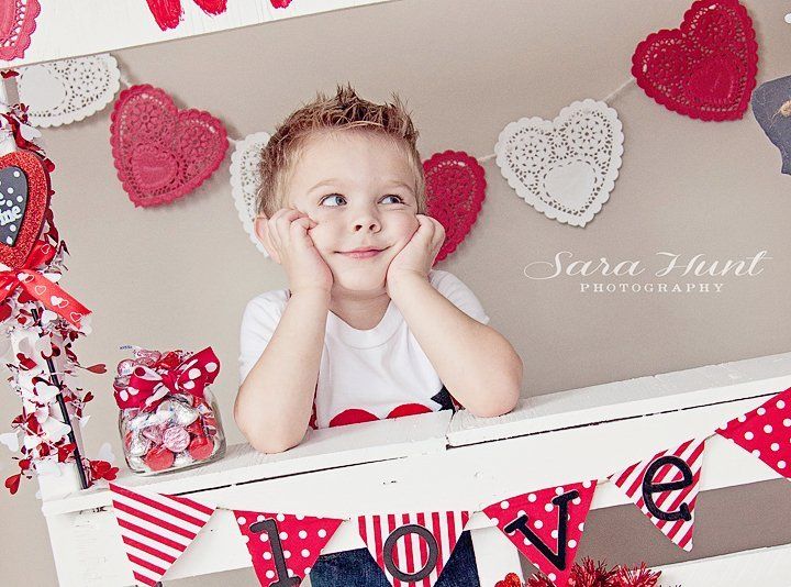 Picture Editor — Kid's Hand on the Cheeks in Pearland, TX Picture Editor — Kid's Hand on the Cheeks in Pearland, TX