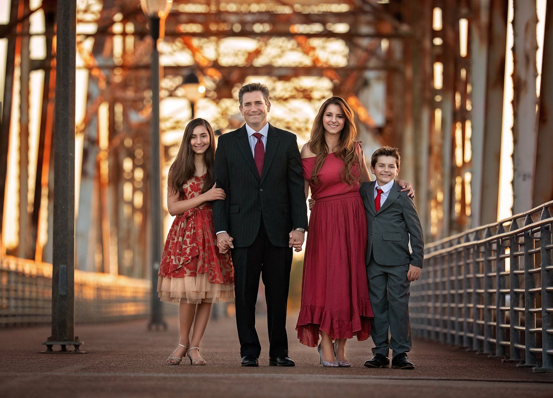 Beautiful family picture at the bridge — Pearland, TX — Sara Hunt Photography