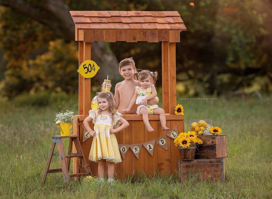 Siblings on lemon stand — Pearland, TX — Sara Hunt Photography