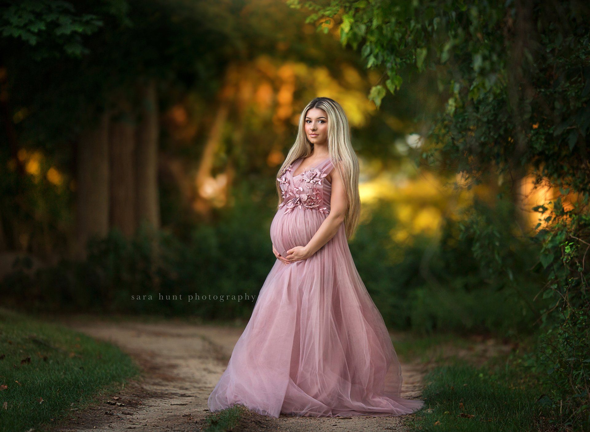 Pregnant woman in forest background — Pearland, TX — Sara Hunt Photography