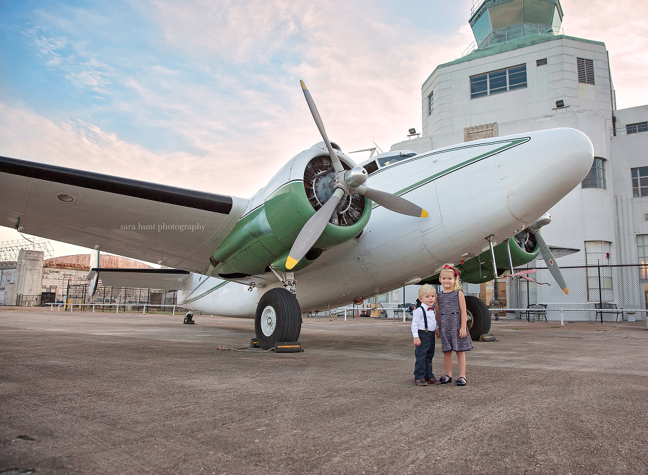 Sibling and airplane — Pearland, TX — Sara Hunt Photography