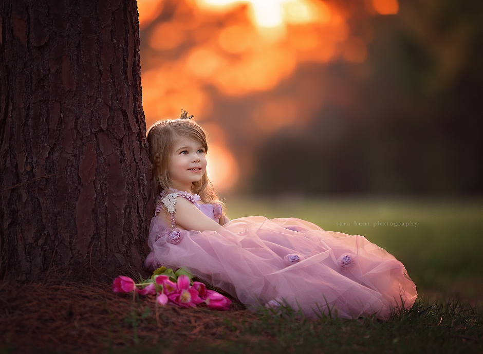 Girl leaning on the tree — Pearland, TX — Sara Hunt Photography