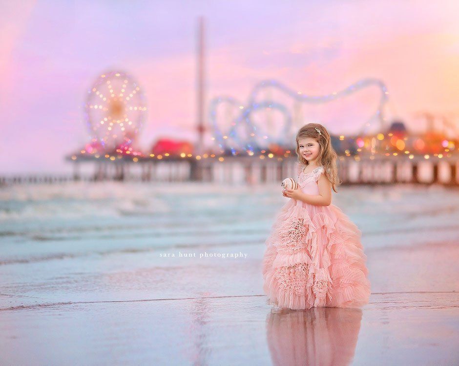 Cute girl posing with a ferris wheel in the background — Pearland, TX — Sara Hunt Photography