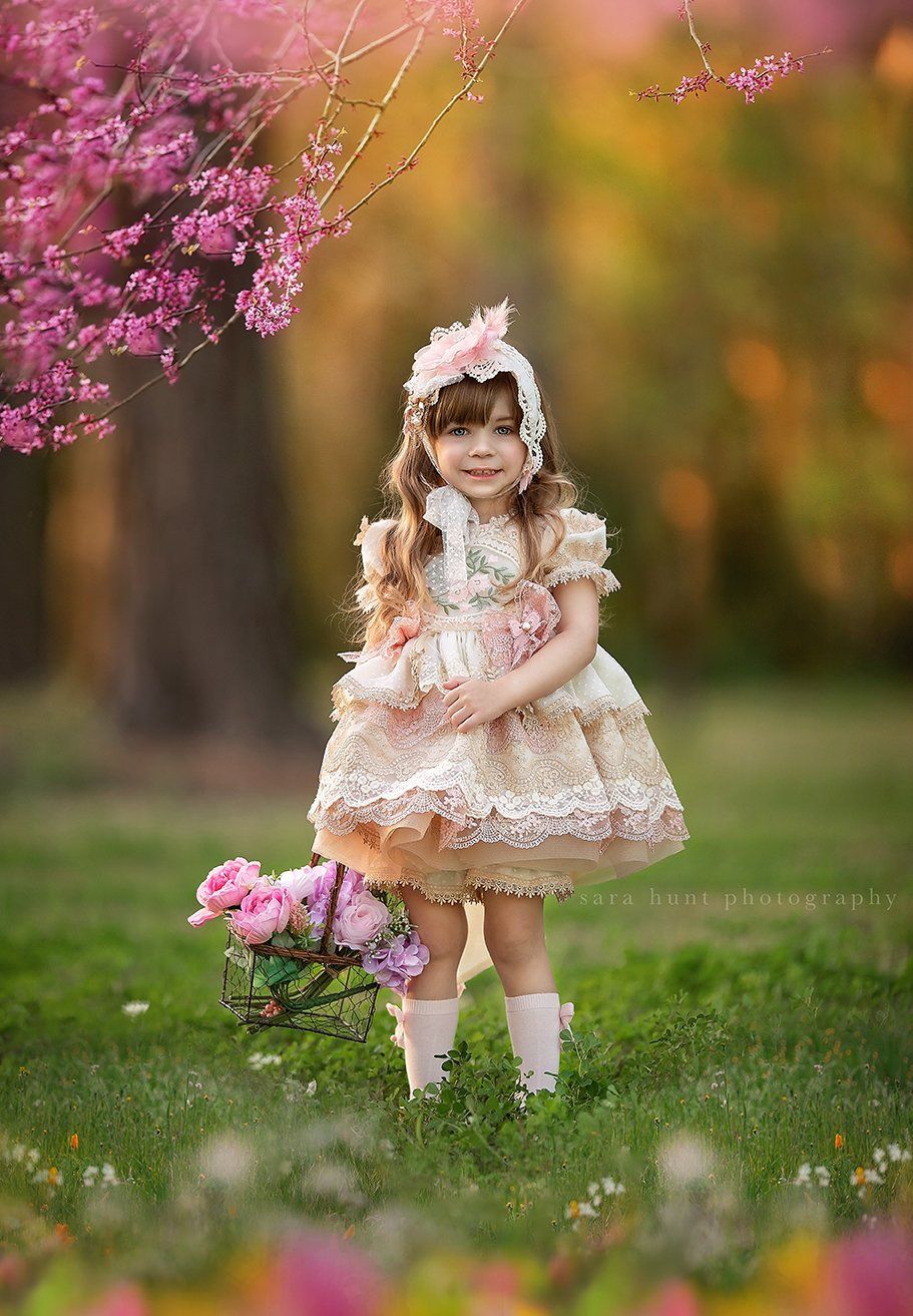 Pretty girl in vintage lace dress — Pearland, TX — Sara Hunt Photography