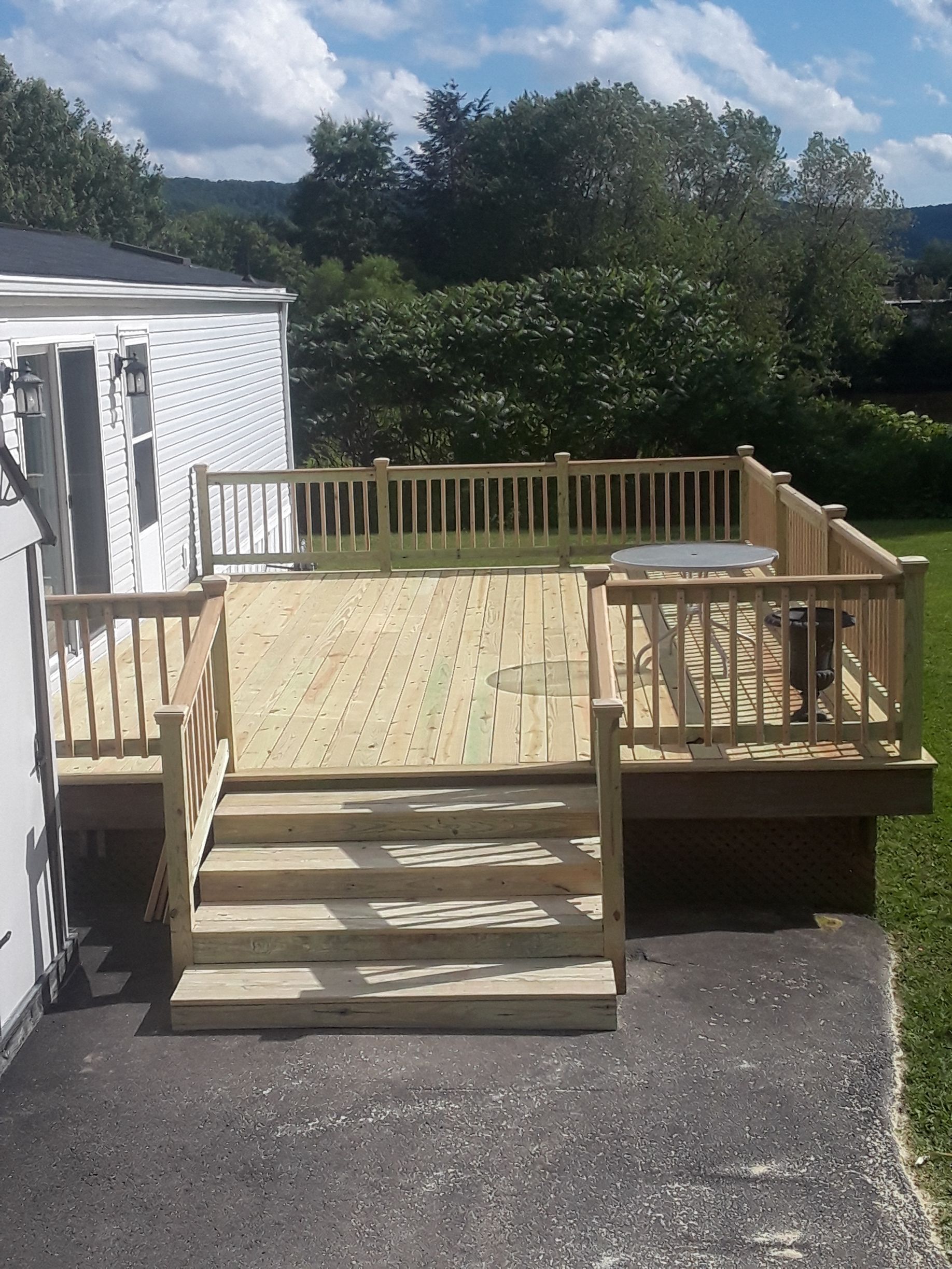 Deck construction and repair in Delevan, NY by KKR Fencing
