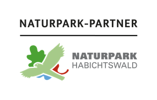 Naturpark-Partner logo met groene vogel en blad icoon, tekst “NATURPARK HABICHTSWALD”
