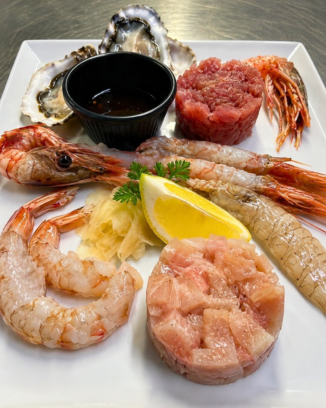 Degustazione completa di crudi di pesce, ristorante Vela Blu Riccione
