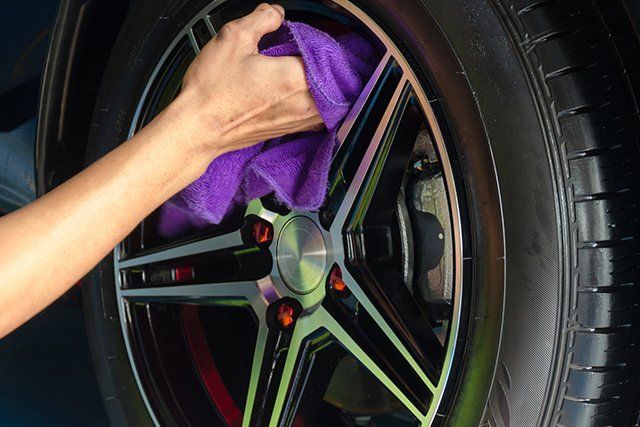 Happy Smiling Family In A Car — Topeka, Kansas — Eagle Auto Wash & Detailing Salon