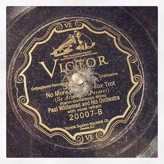 A victor record label that says no more on it