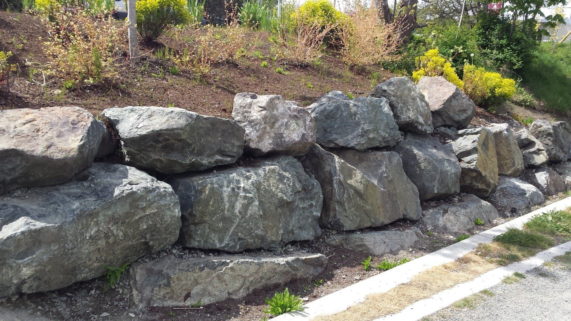 boulder retaining wall