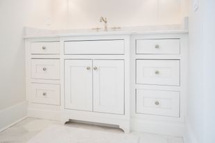 Custom bathroom vanity cabinets