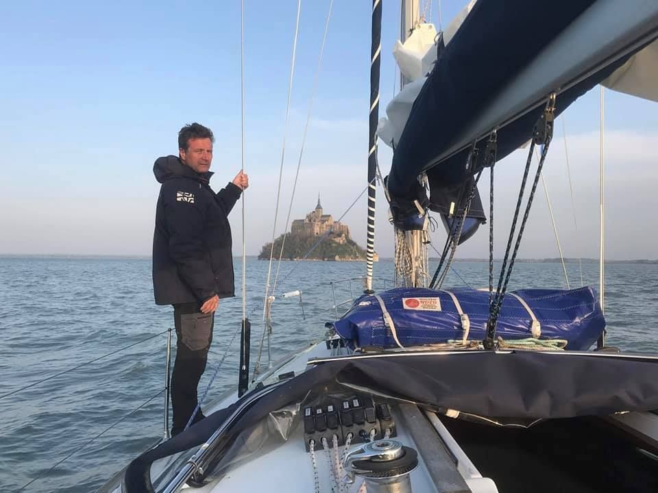 Marée haute Mont Saint Michel une arrivée en voilier