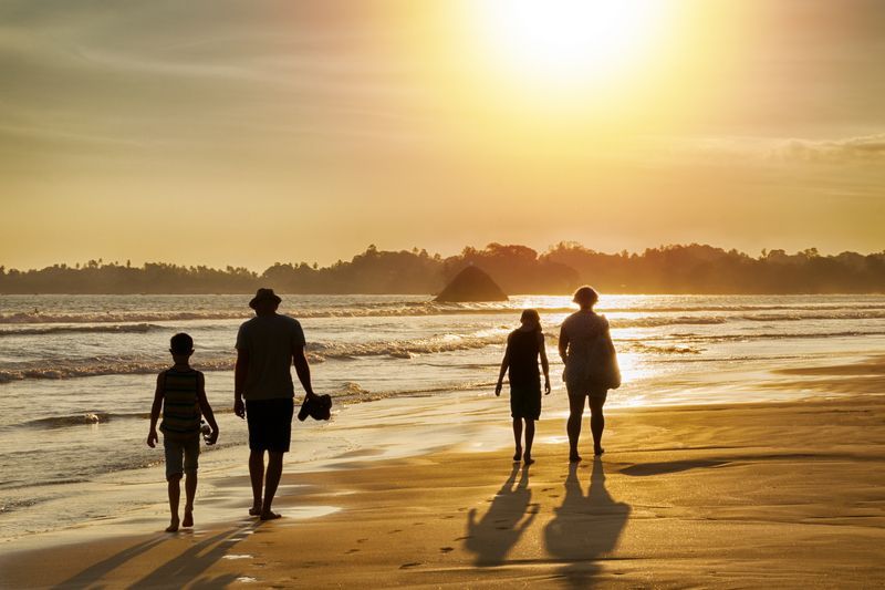Safe Swimming: Mastering Ocean Currents and Family Beach Safety