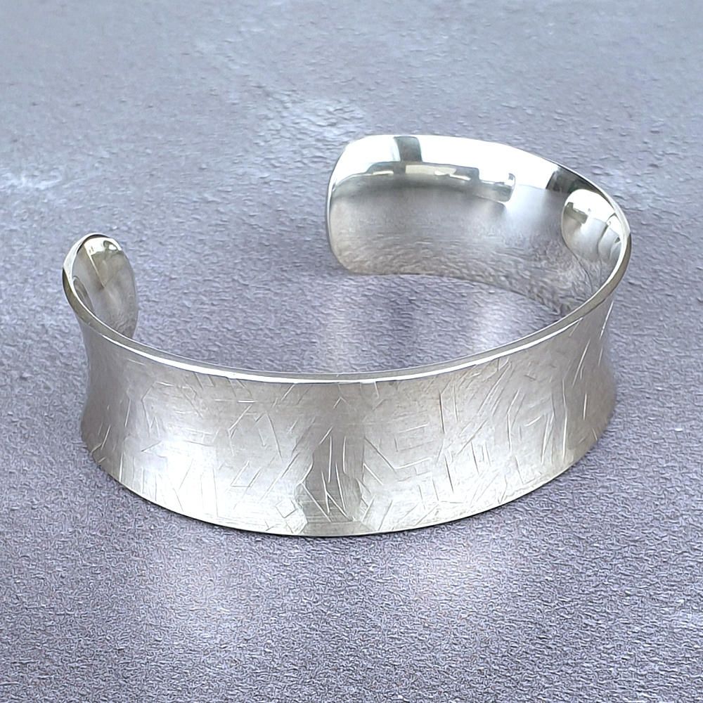 Anticlastic cuff bangle in silver