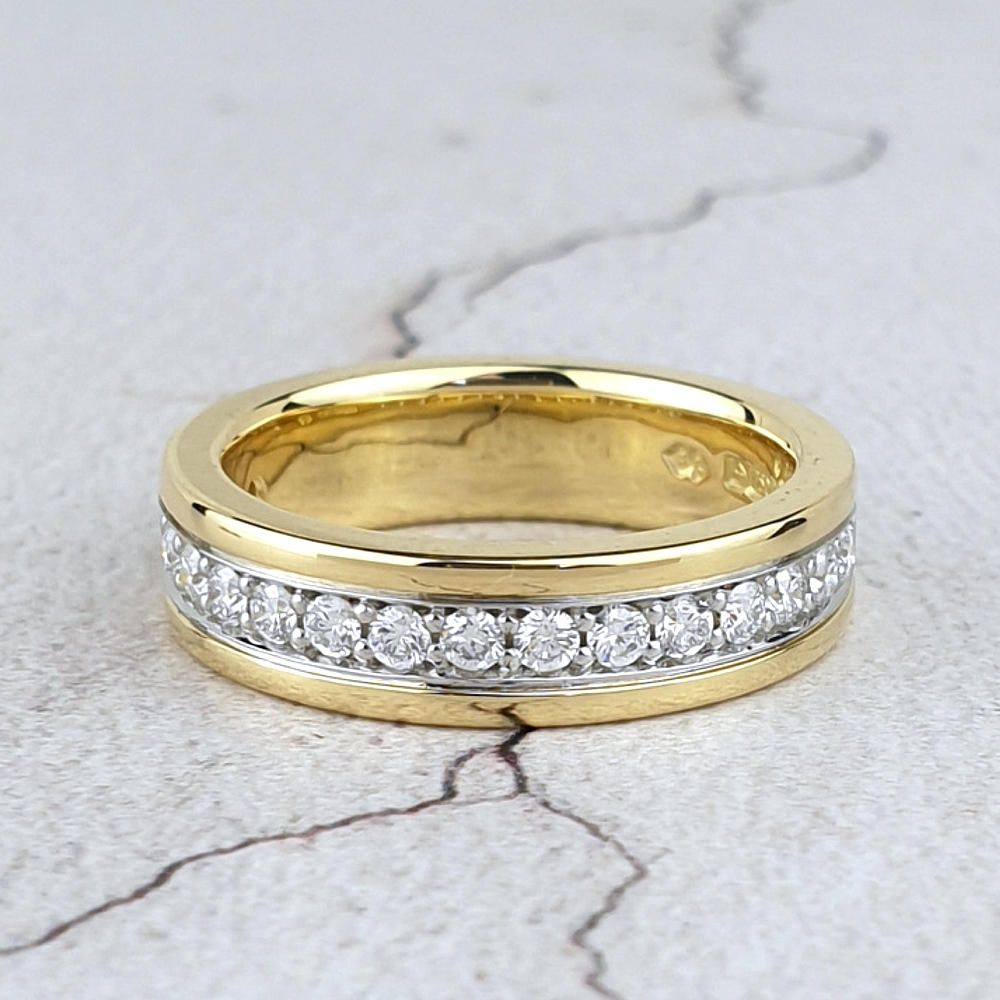 gold ring with platinum centre pavé
