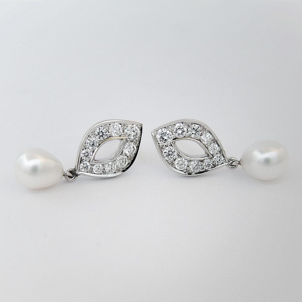 Handmade bridal earrings with diamonds and pearls Handmade bridal earrings with diamonds and pearls