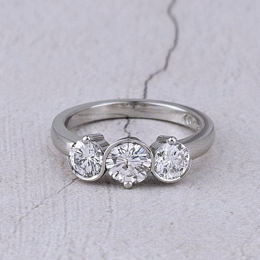 Diamond trilogy ring with serpentine setting