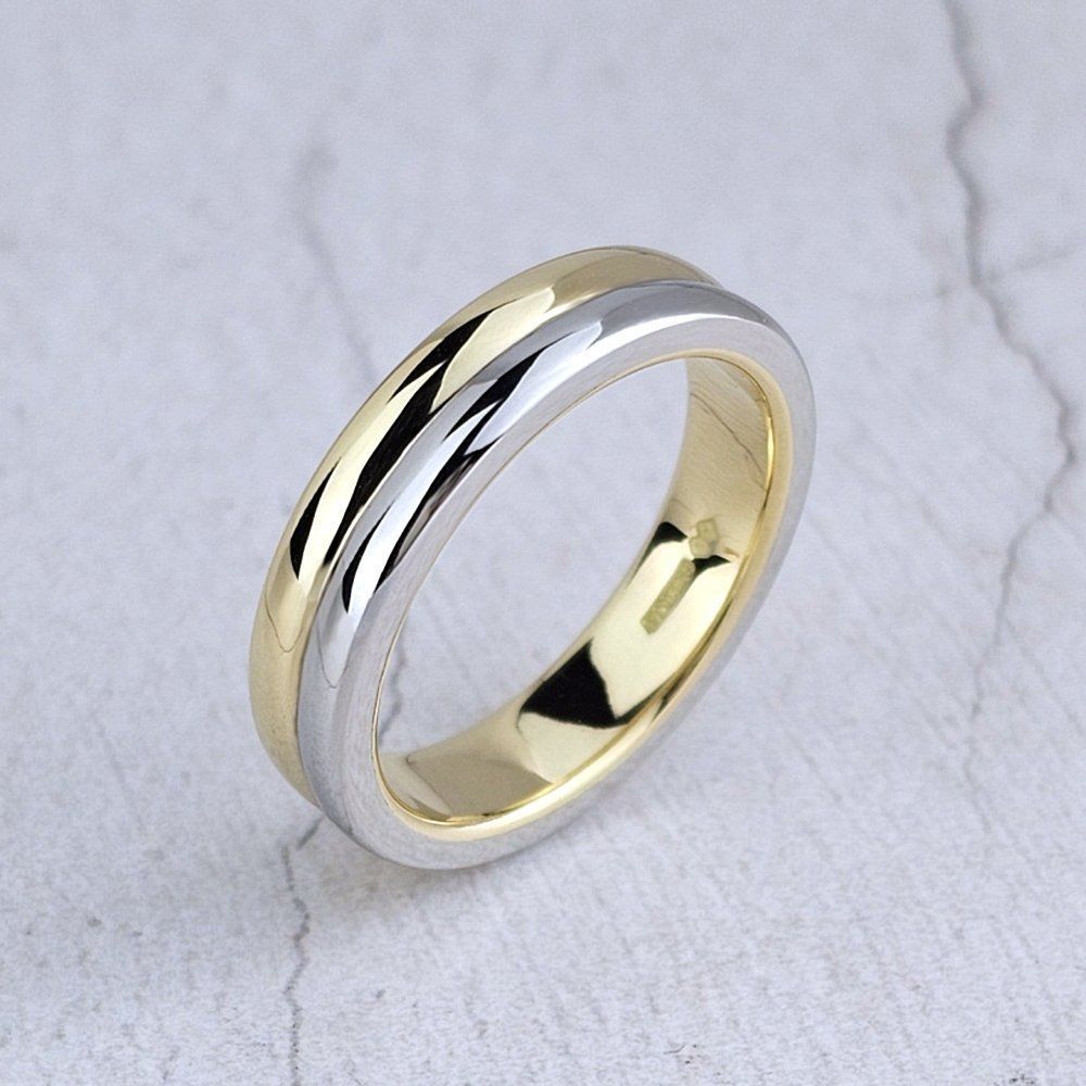 A two band wedding ring in yellow gold and platinum