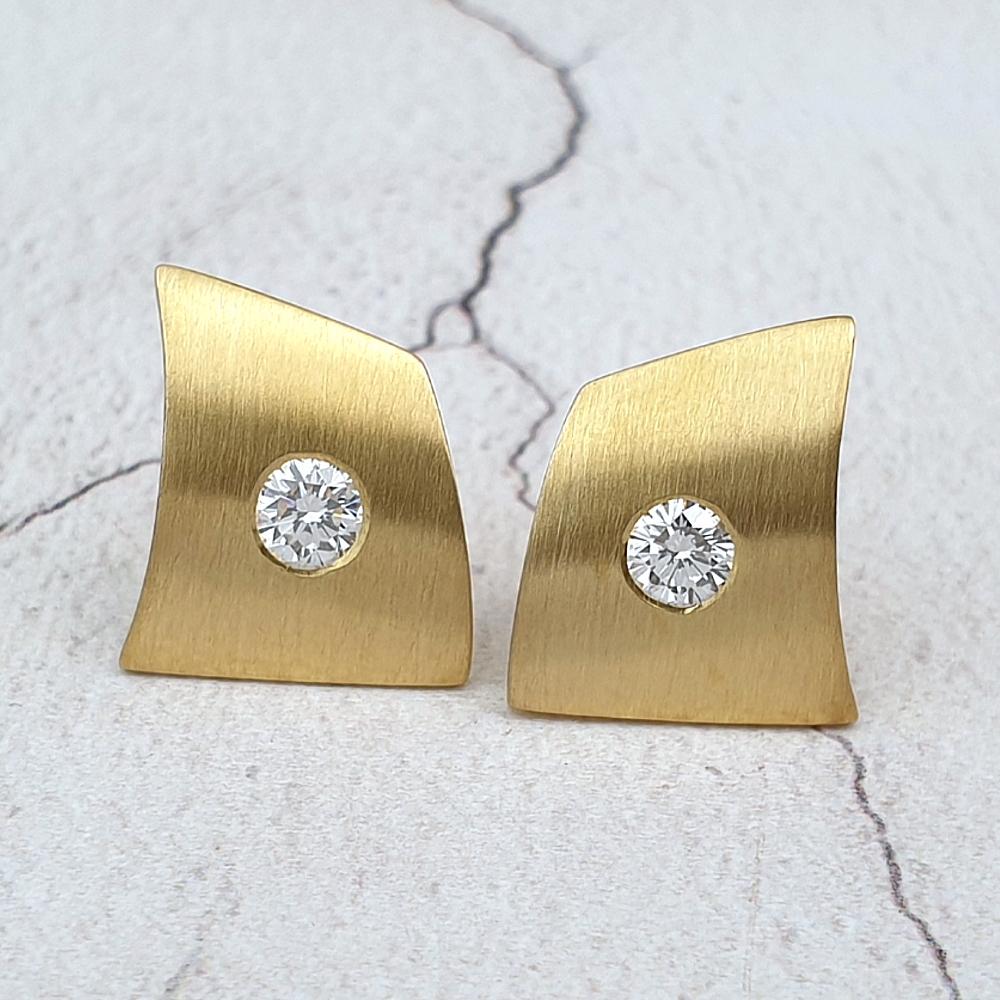 18ct yellow gold earrings with single diamonds.