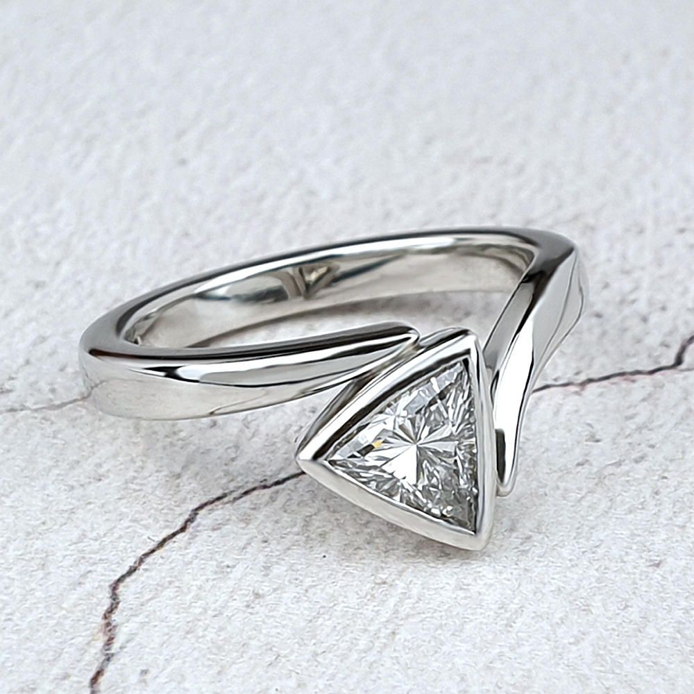 A unique engagement ring with a trilliant diamond