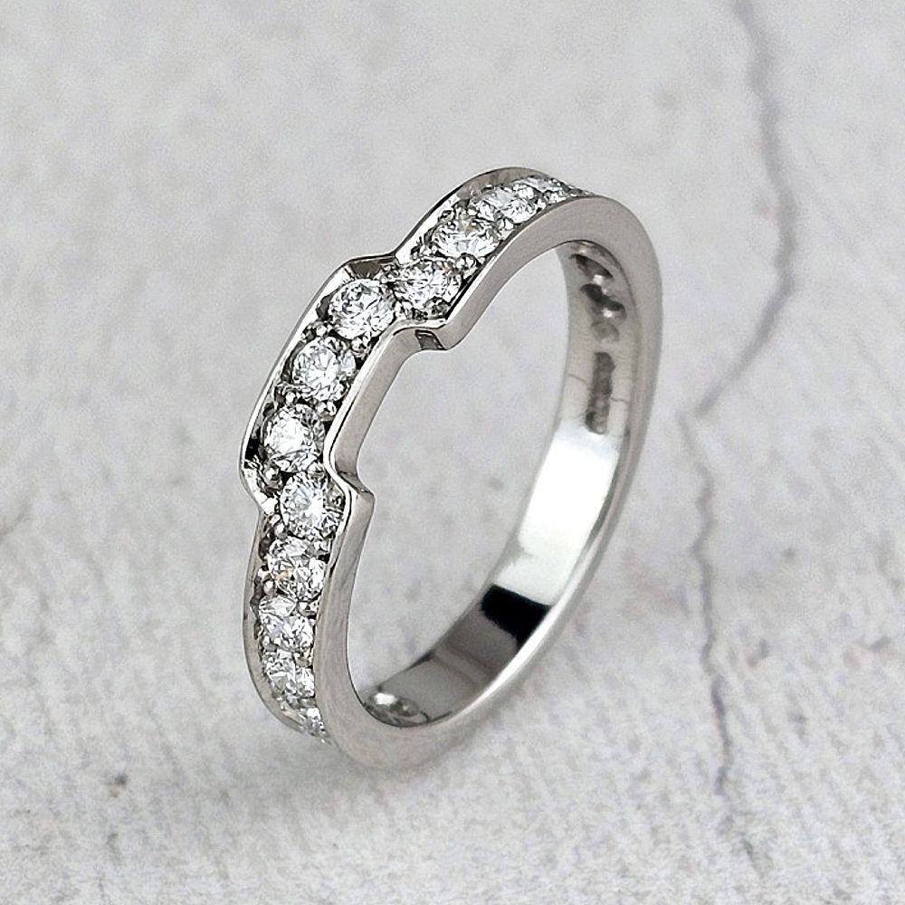 A bespoke wedding ring to fit with an engagement ring with a square diamond.