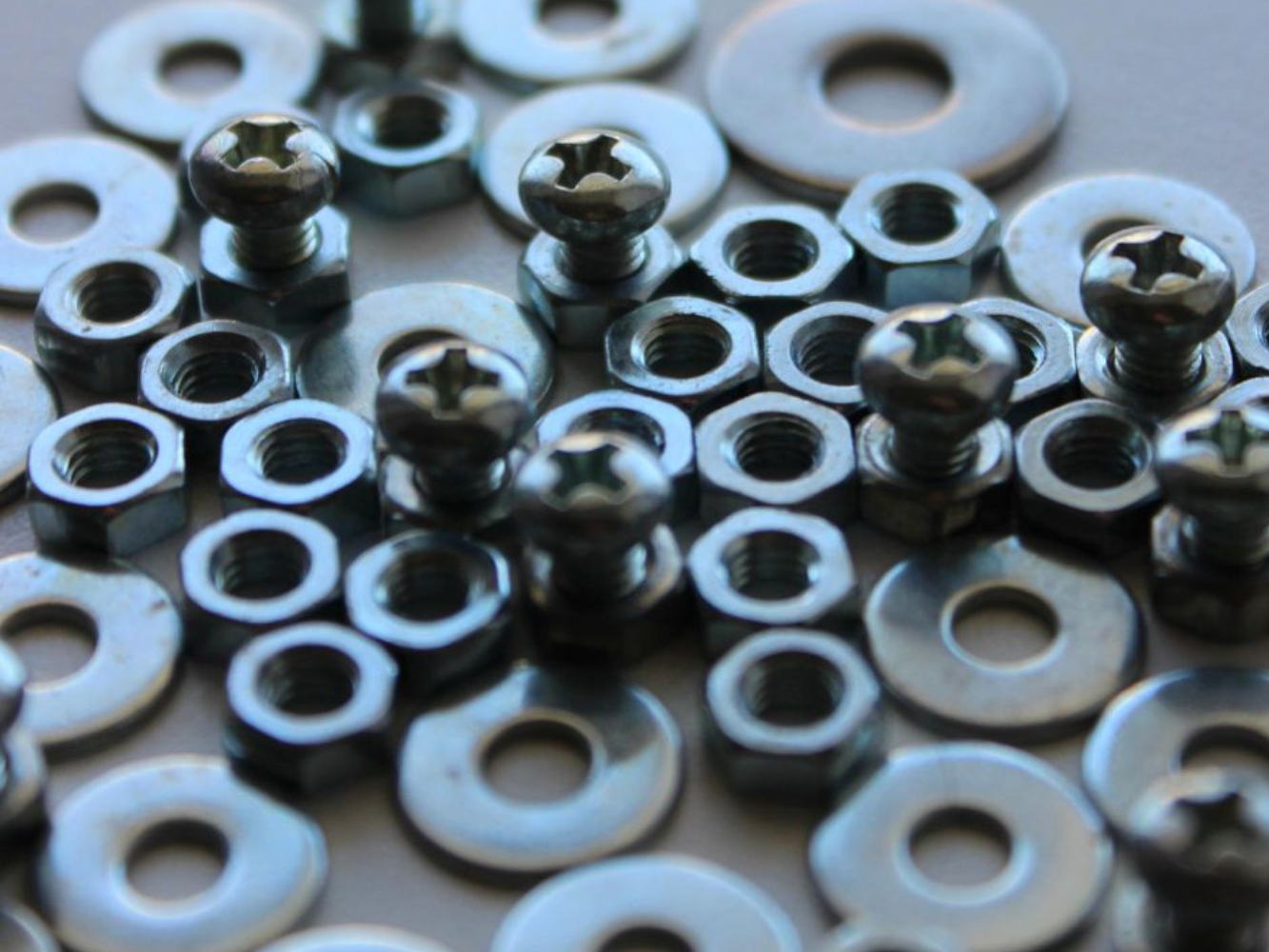 Set of standard fixing elements