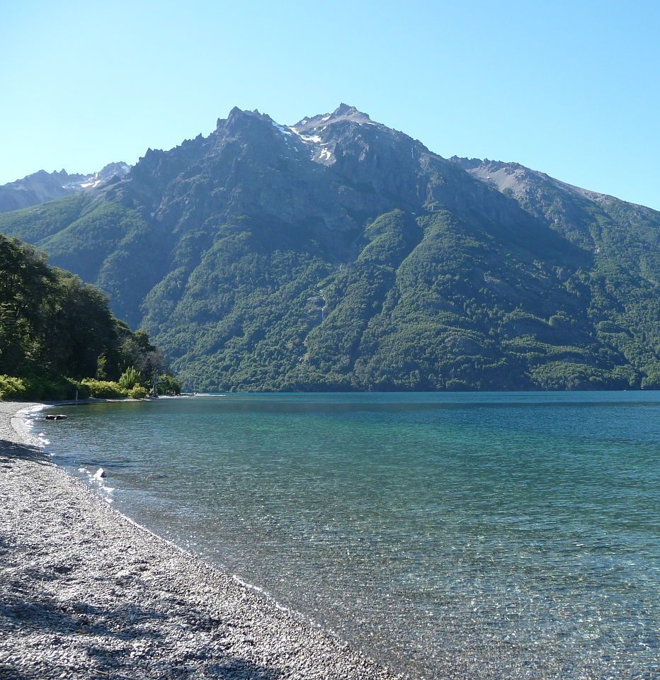 Imagen de un lago y montaña Imagen de un lago y montaña