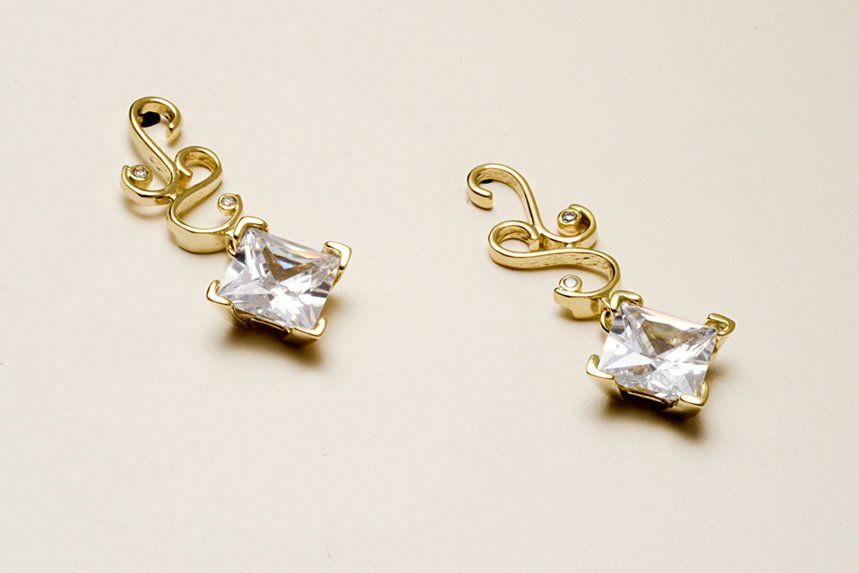 Brinco de Zirconia Folheado a Ouro - Daruma Bijuterias