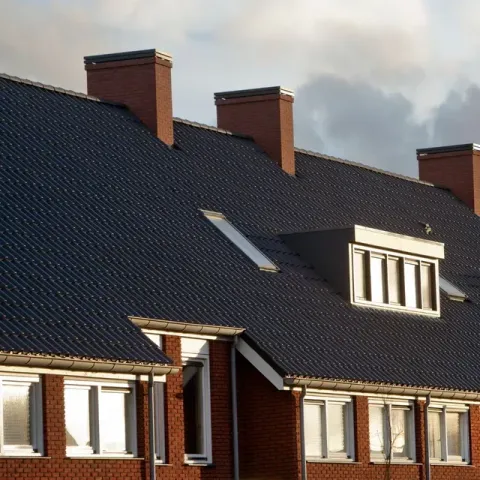 Regelmatig dakonderhoud in Mechelen met inspectie, reiniging en kleine herstellingen om lekkages te voorkomen.