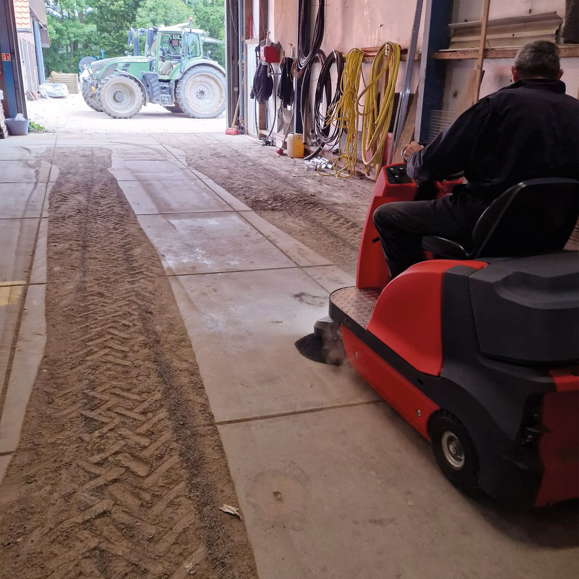 Meclean BUSTER 1150 balayeuse balayage a la ferme