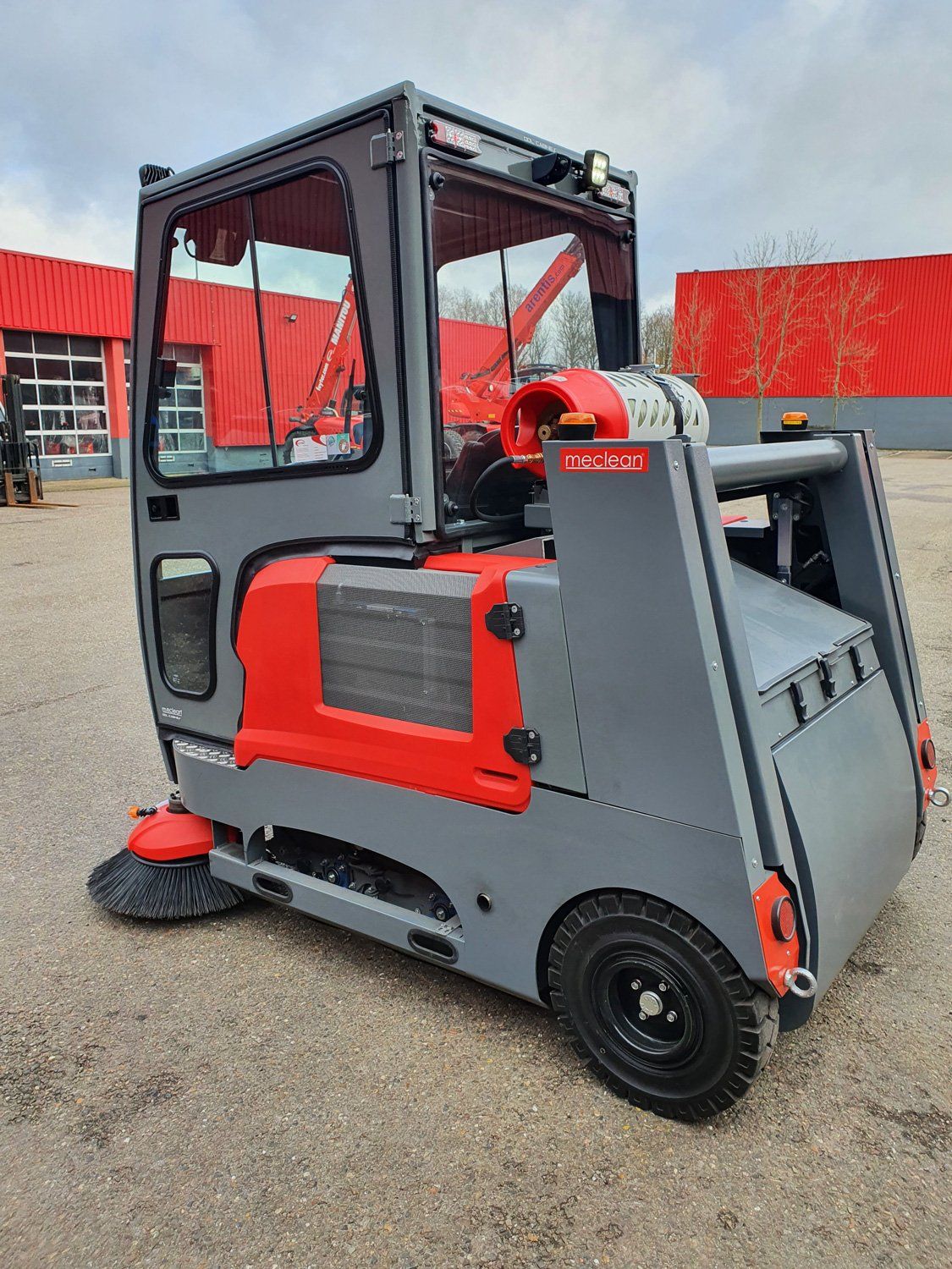 Meclean balayeuse extérieure avec cabine BUSTER 1800 LPG CAB