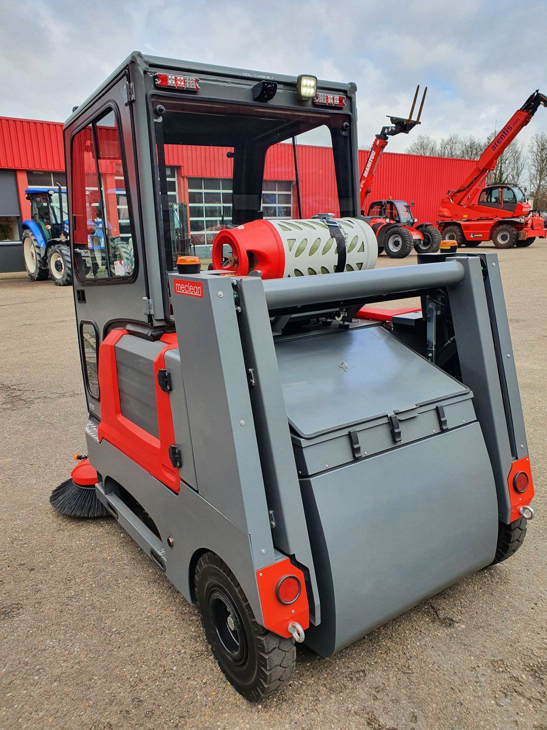 Meclean balayeuse extérieure avec cabine BUSTER 1800 LPG CAB