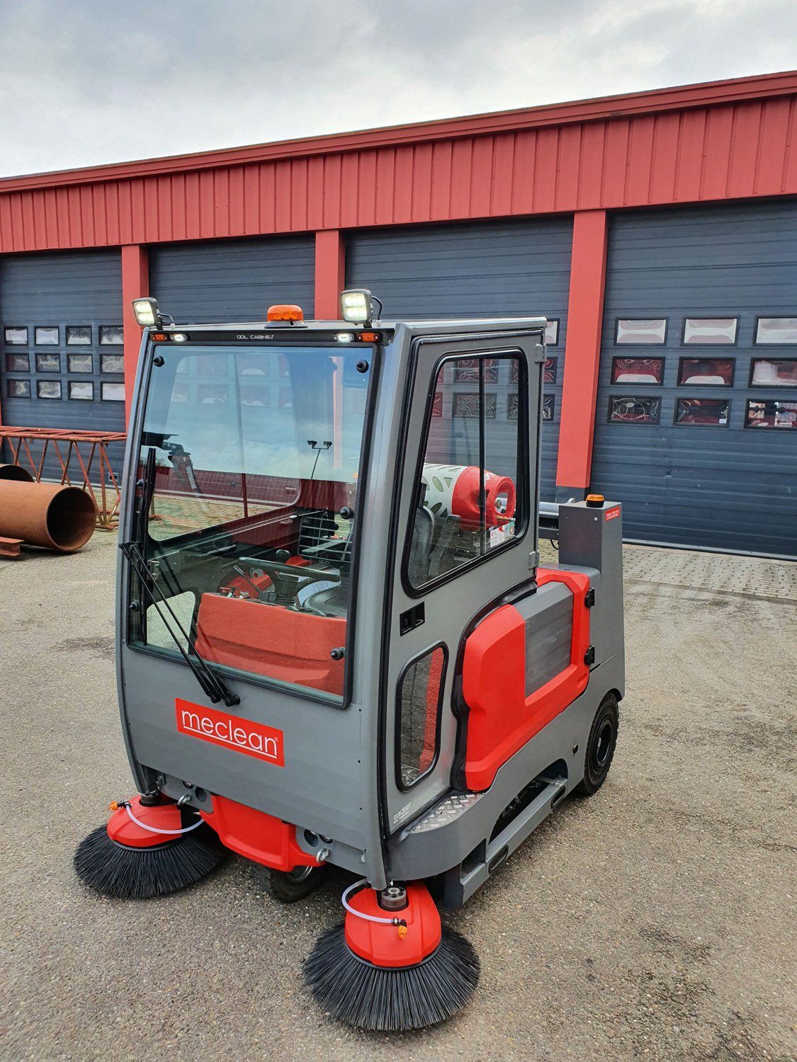 Meclean balayeuse extérieure avec cabine BUSTER 1800 LPG CAB