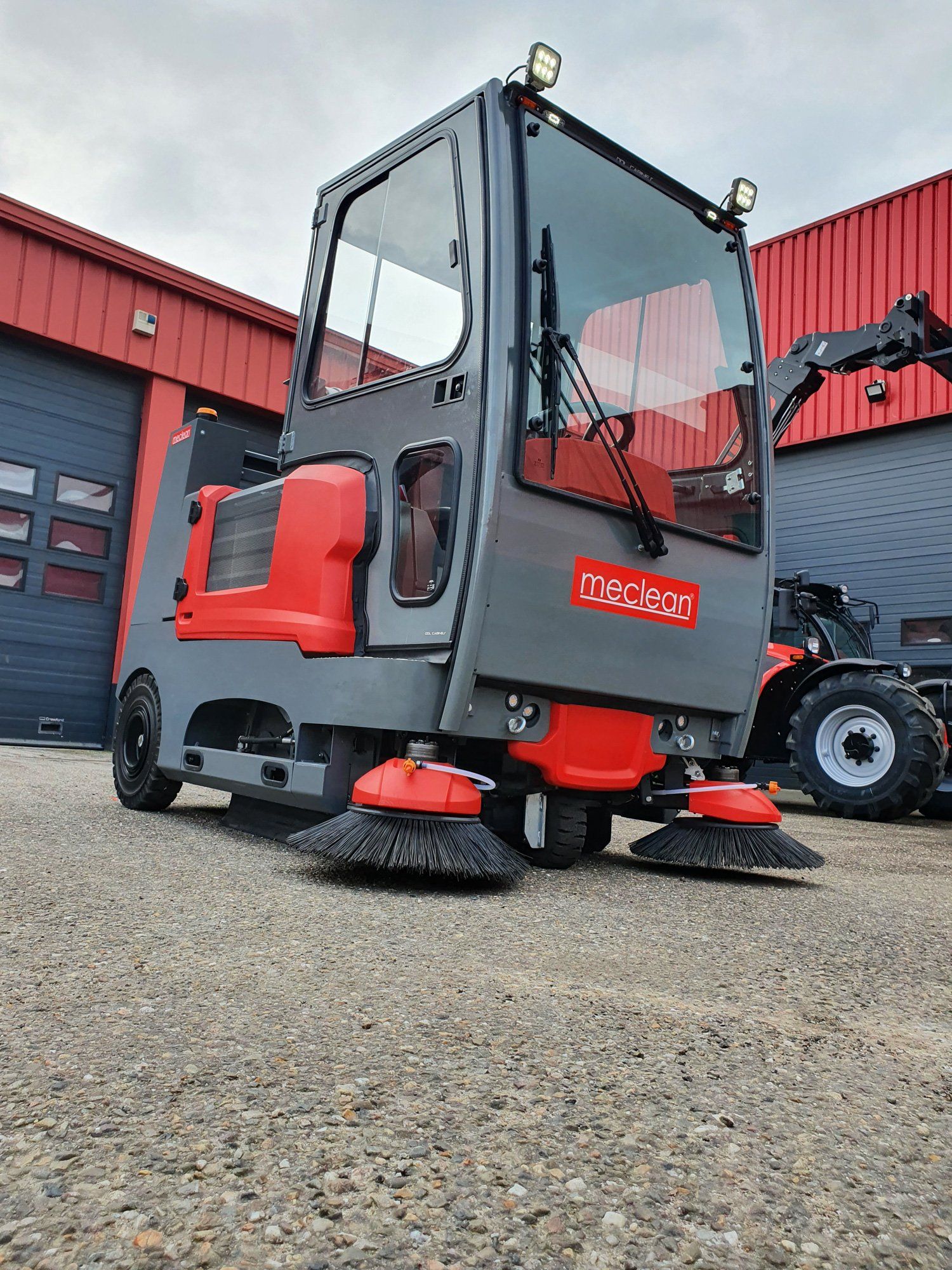 Meclean balayeuse extérieure avec cabine BUSTER 1800 LPG CAB
