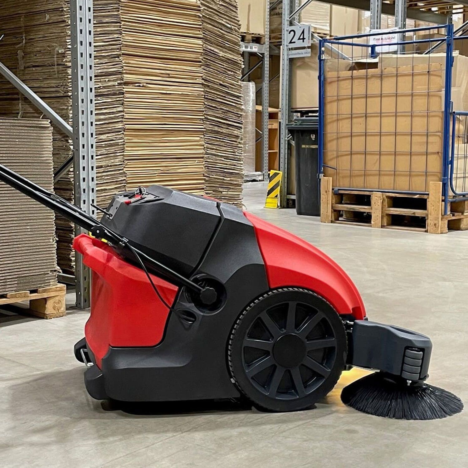 Meclean professionnel balayeuse a pousser entrainement par batterie Buster 750 Pro vue latérale