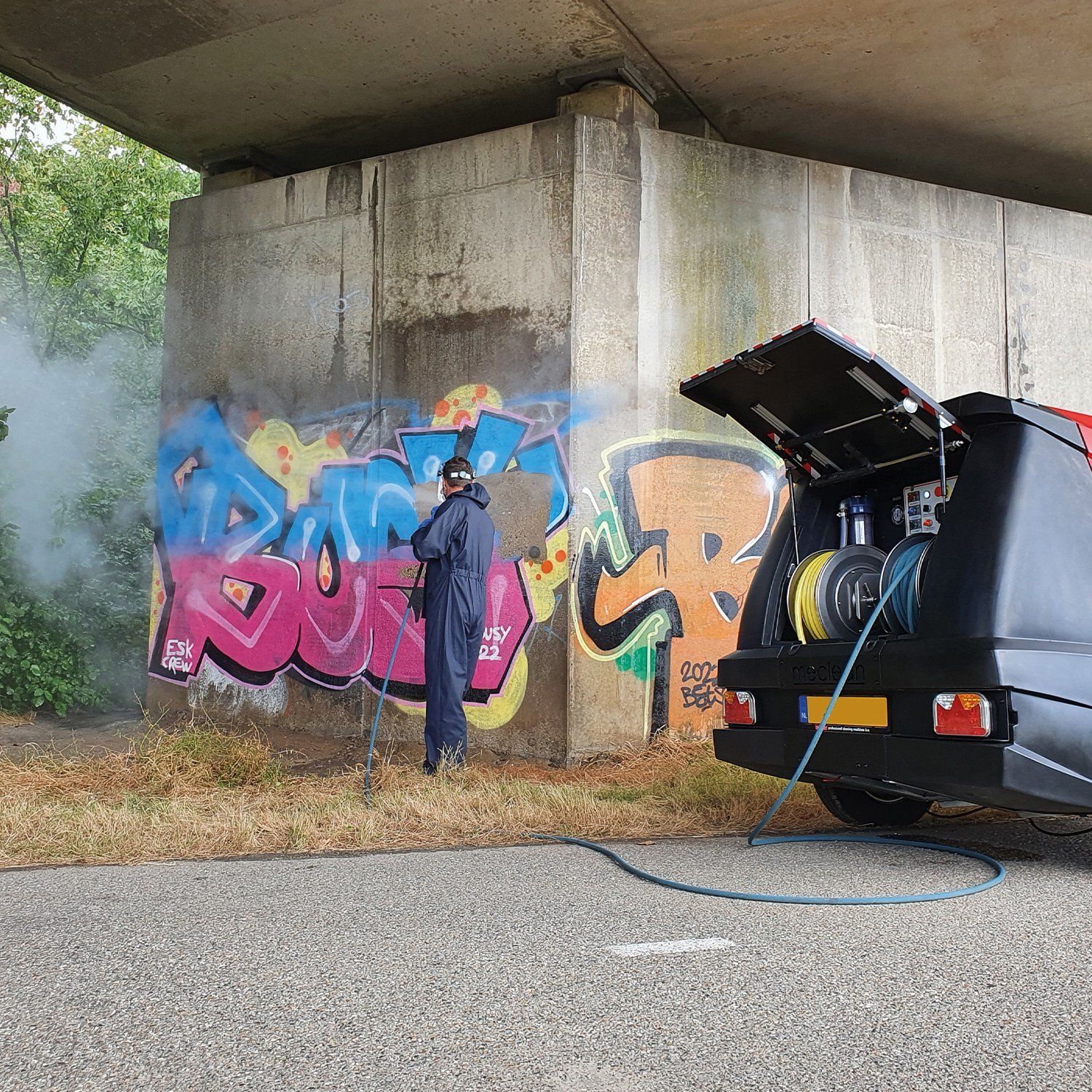 Meclean remorque haute pression Trailerjet TJL 500/15 SteamPLUS enlevement des graffitis sous le viaduct