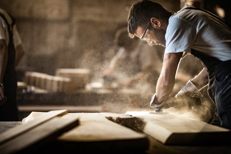 operatore durante una lavorazione