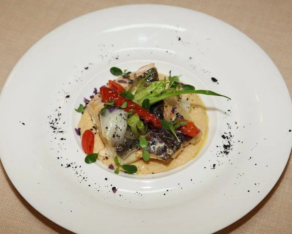 secondo piatto di pesce con pomodoro secco