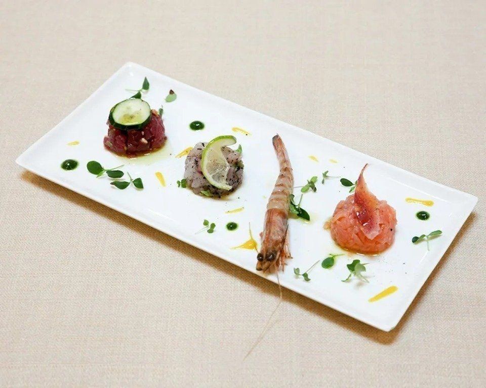 assaggio di 4 antipasti di pesce