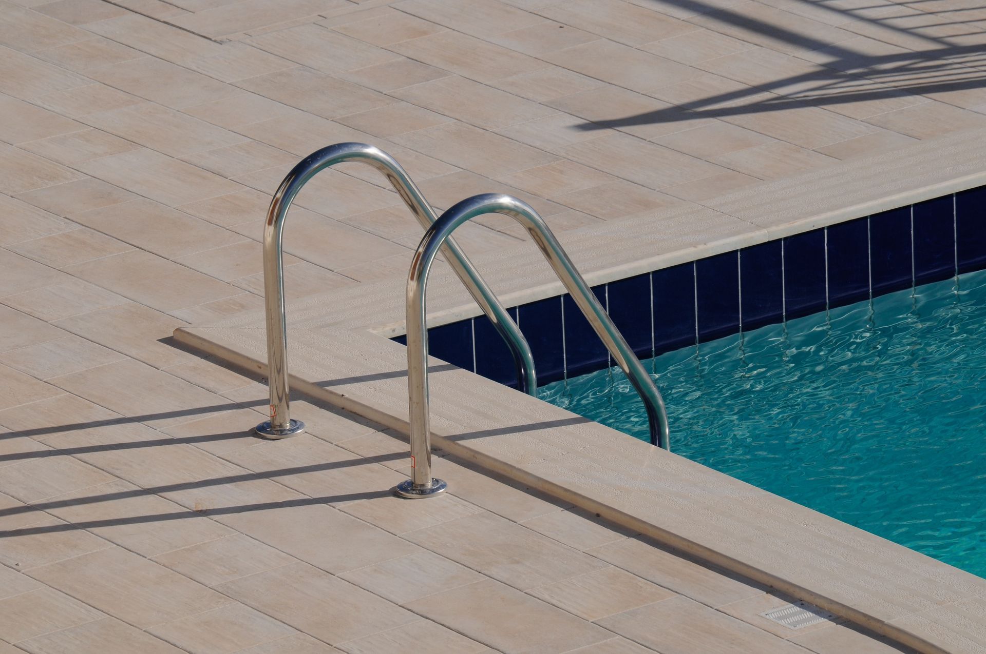 BORDI PISCINA