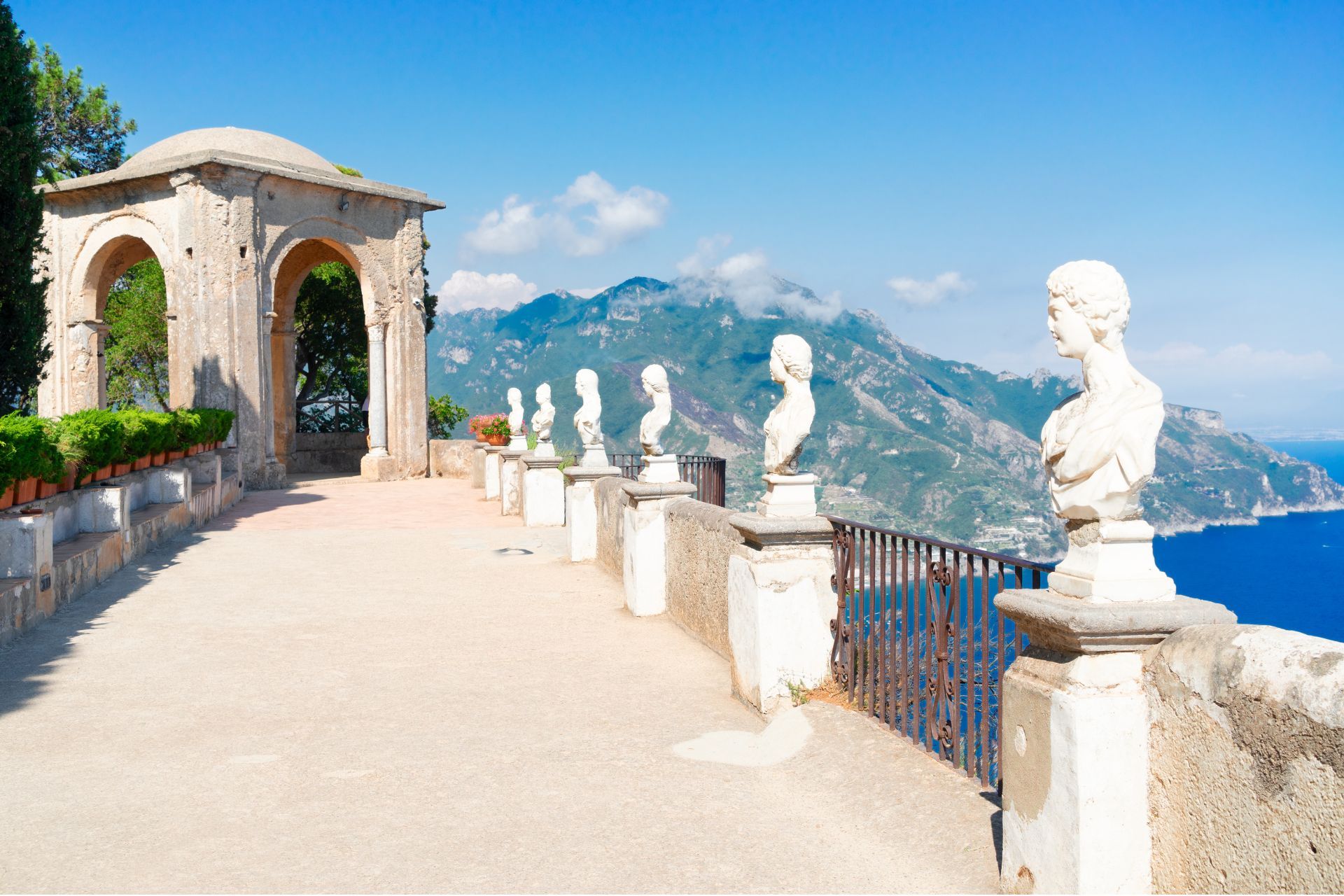 The belvedere of Villa Cimbrone in Ravello, a stop on the Amalfi Coast tour