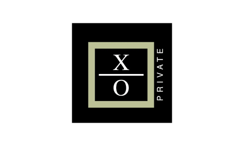 Logo con un quadrato nero, un bordo verde chiaro, una linea orizzontale, una 'X' sopra, una 'O' sotto e la scritta 