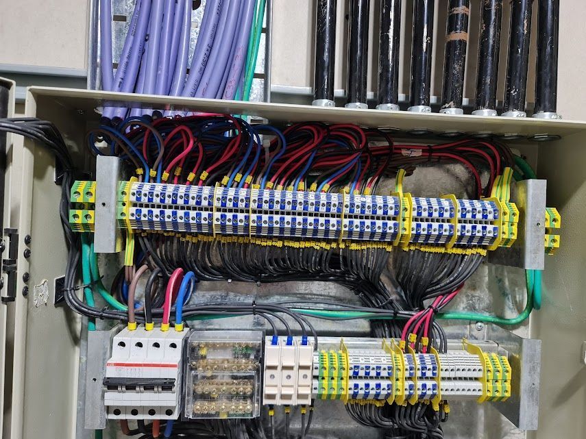 Panel de control eléctrico - EMPSEL Servicios Eléctricos