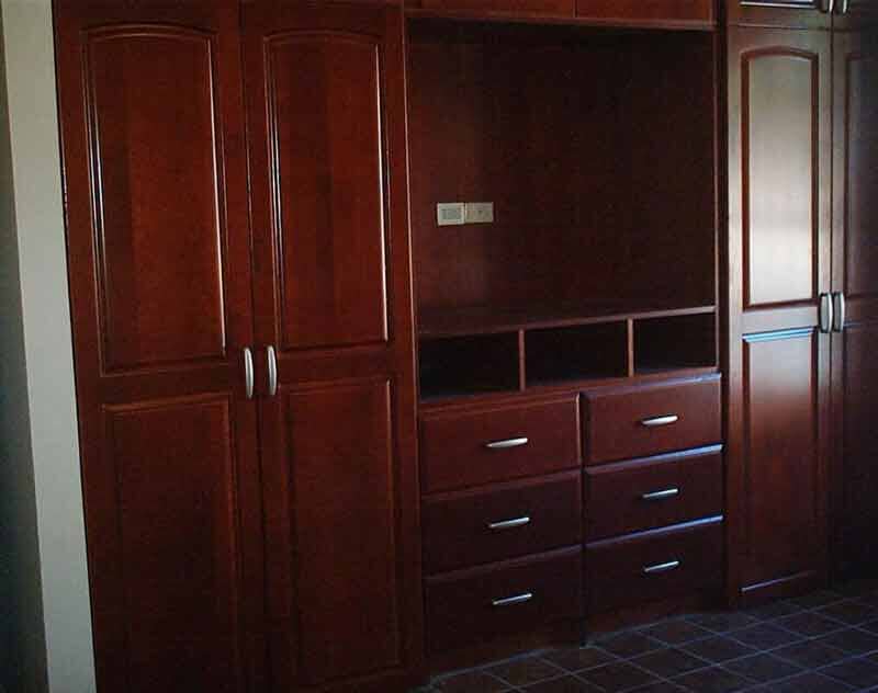 MUEBLES Y MOLDURAS DE DURANGO SA DE CV – fabricación de closet de caoba