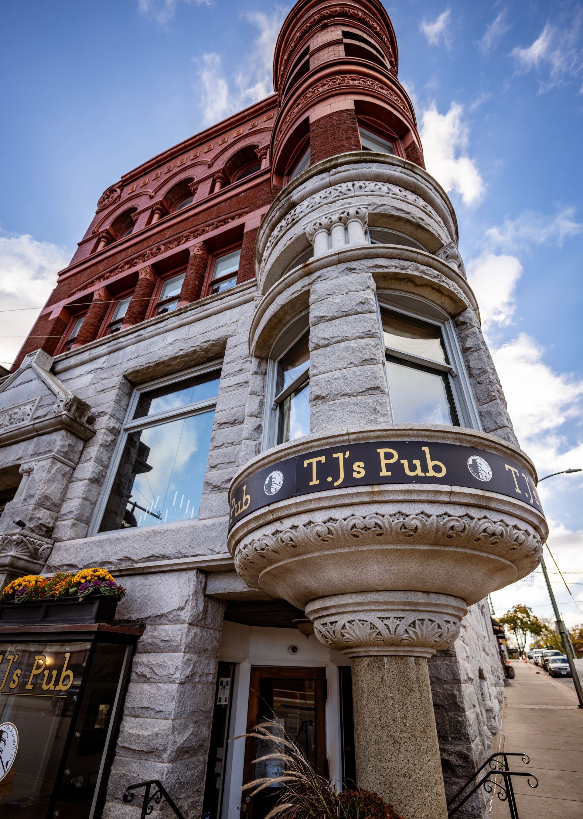 A sign that says t.j. 's pub on it