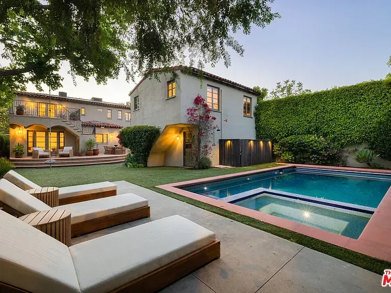 West-Los-Angeles-House-at-sunset