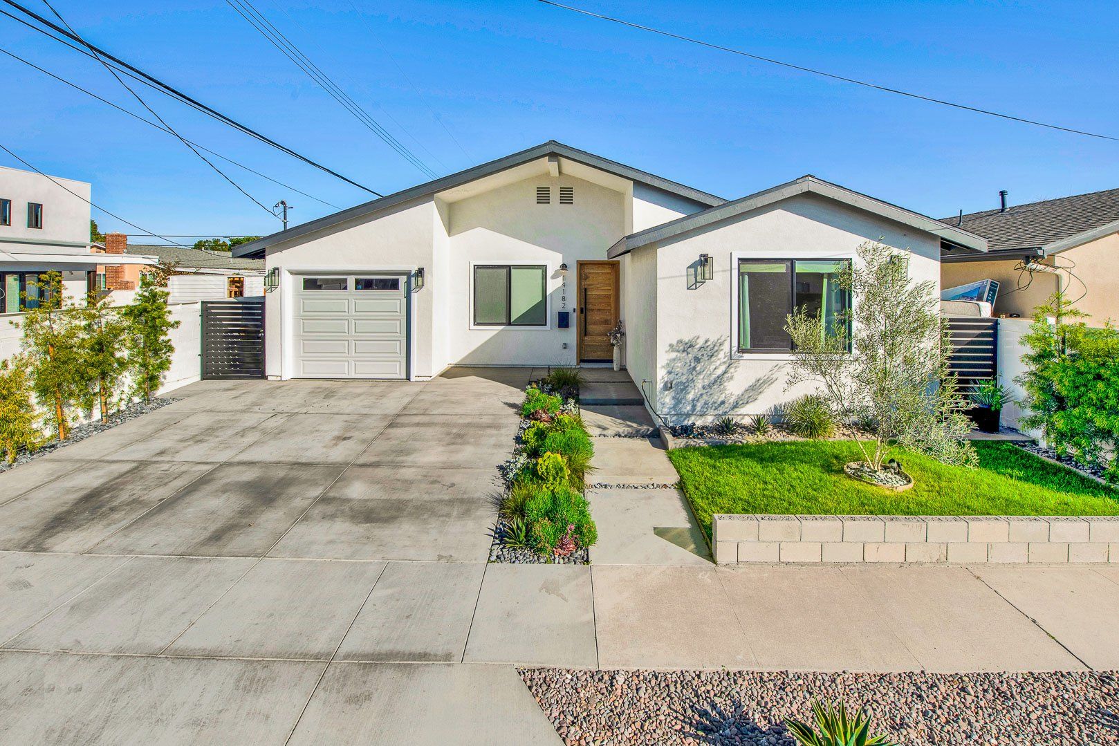 oasis exterior image