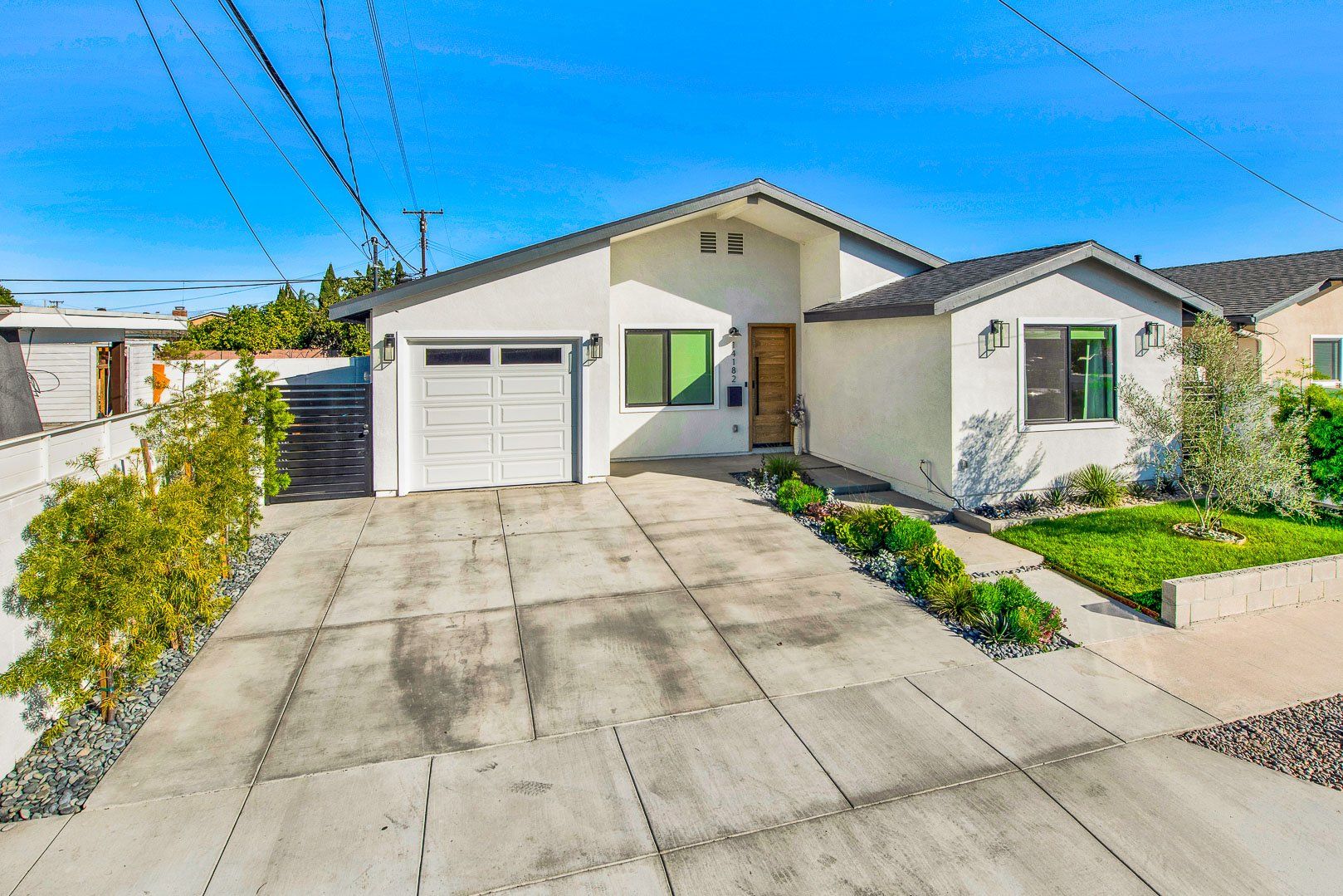 oasis exterior image